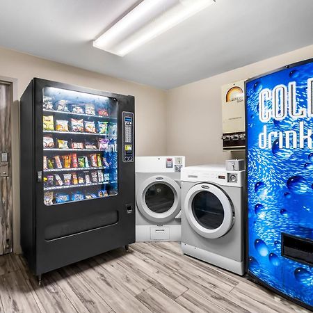 Super 8 By Wyndham Dickson Otel Dış mekan fotoğraf