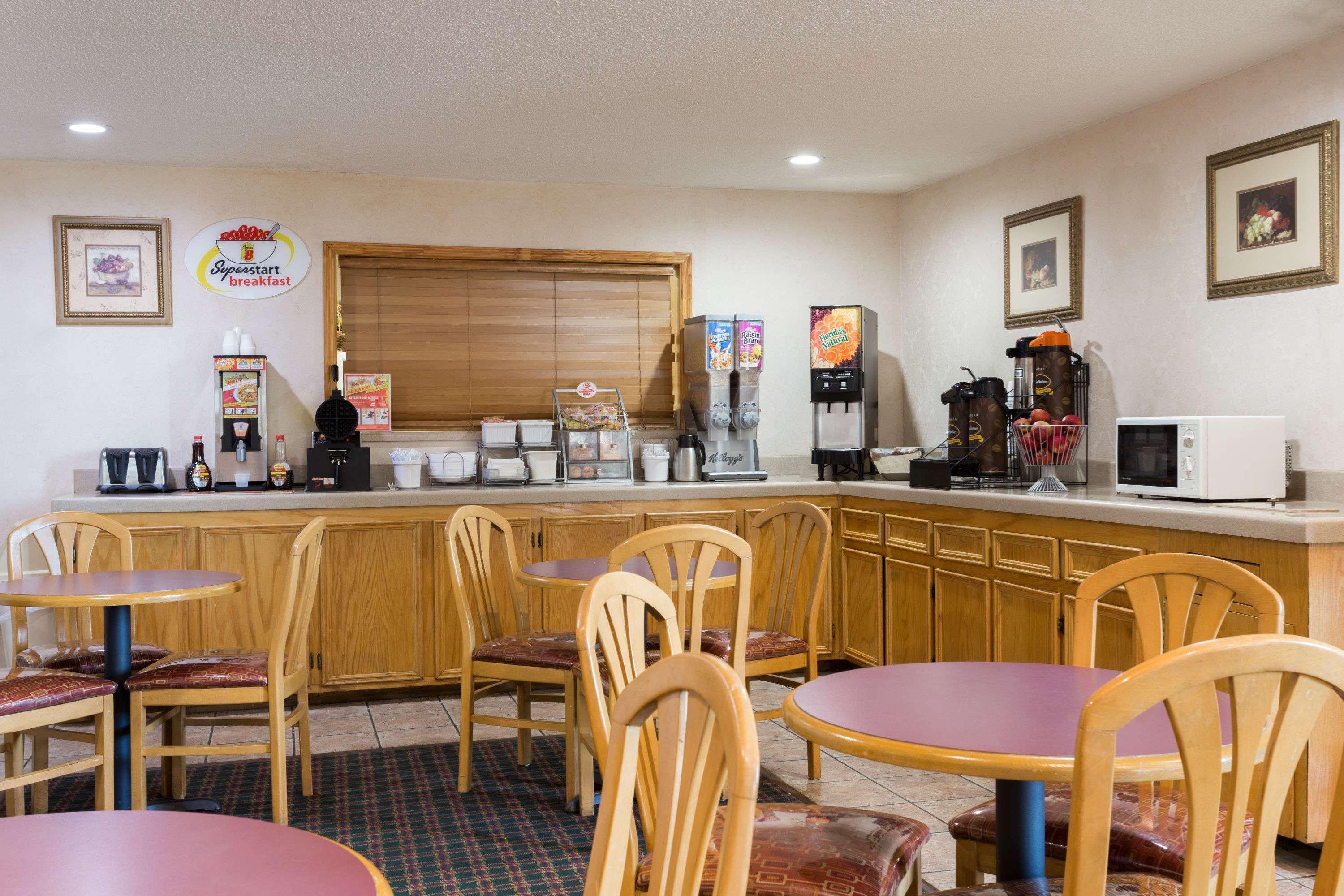 Super 8 By Wyndham Dickson Otel Dış mekan fotoğraf