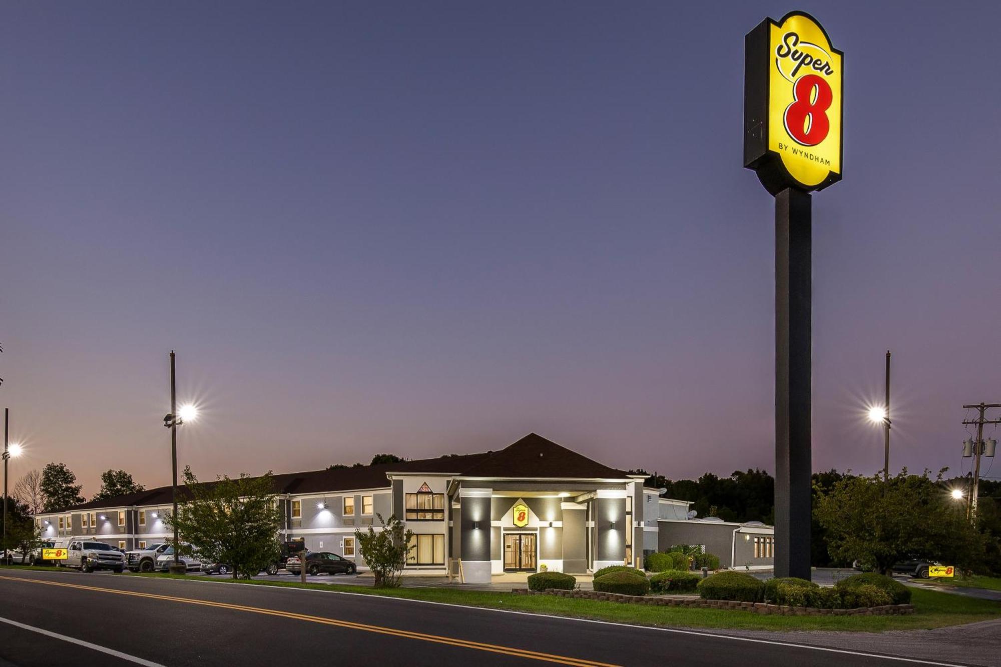 Super 8 By Wyndham Dickson Otel Dış mekan fotoğraf
